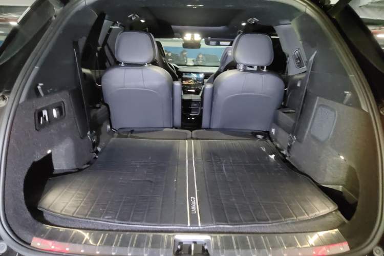 Used Lynk & Co 09 EM-P 2021 2.0T PHEV Halo Six-Seater Trunk