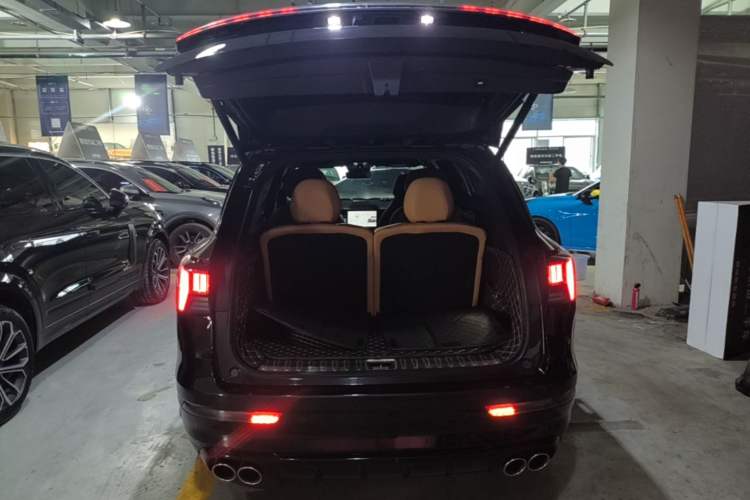 Used Lynk & Co 09 EM-P 2021 2.0T PHEV Halo Six-Seater Trunk
