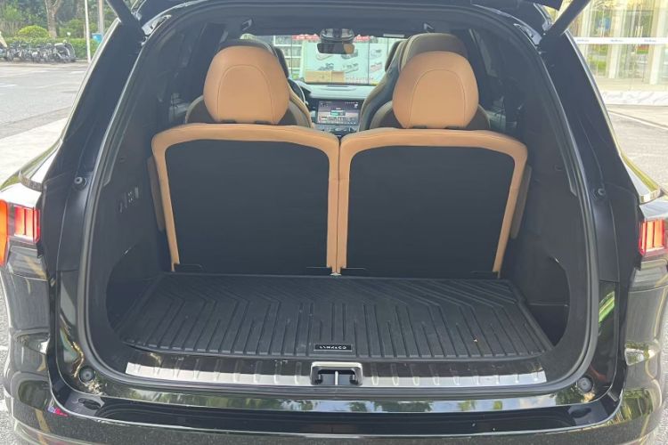 Used Lynk & Co 09 EM-P 2021 2.0T PHEV Halo Six-Seater Trunk