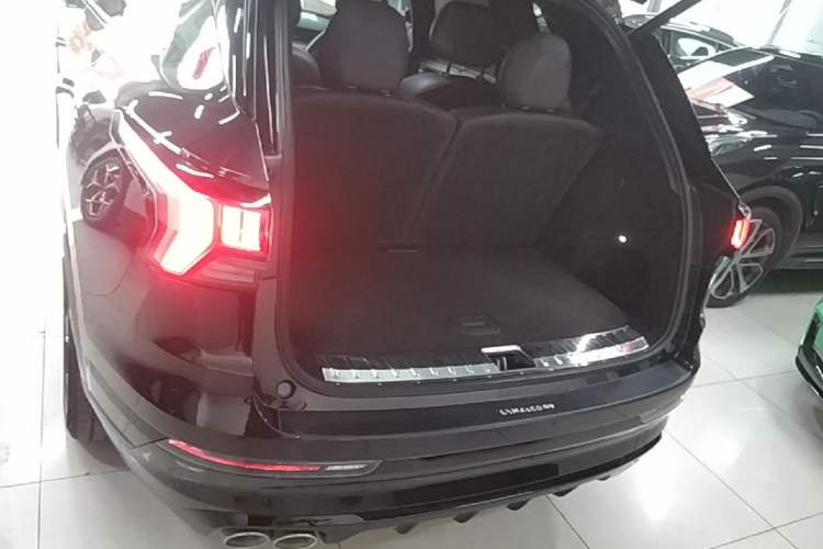 Used Lynk & Co 09 EM-P 2021 2.0T PHEV Halo Six-Seater Trunk
