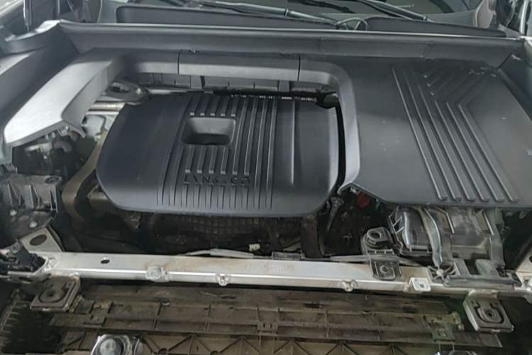 Used Lynk & Co 09 EM-P 2021 2.0T PHEV Halo Seven-Seater Engine Bay
