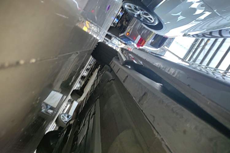 Used Lynk & Co 09 EM-P 2021 2.0T PHEV Halo Seven-Seater Right Side Sill