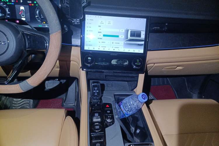 Used Lynk & Co 09 EM-P 2021 2.0T PHEV Ultra Six-Seater Audio And AC Panel