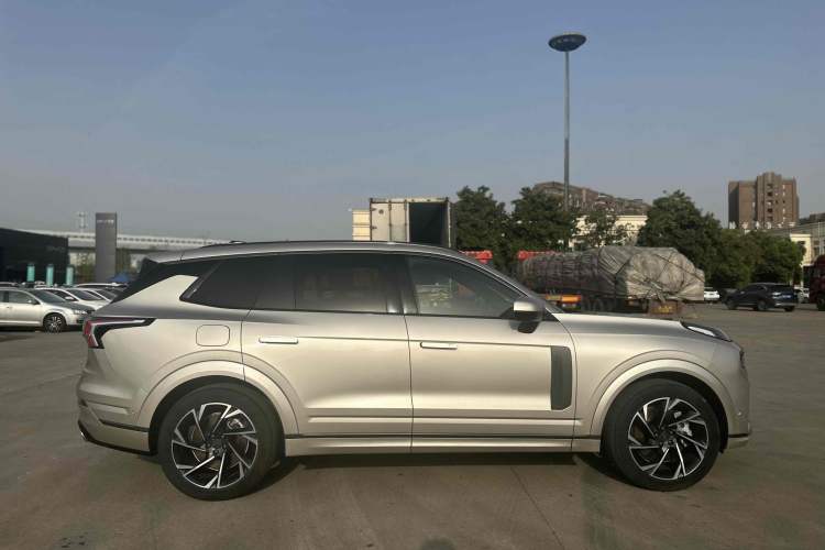 Used Lynk & Co 09 EM-P 2021 2.0T PHEV Halo Six-Seater Exterior 4