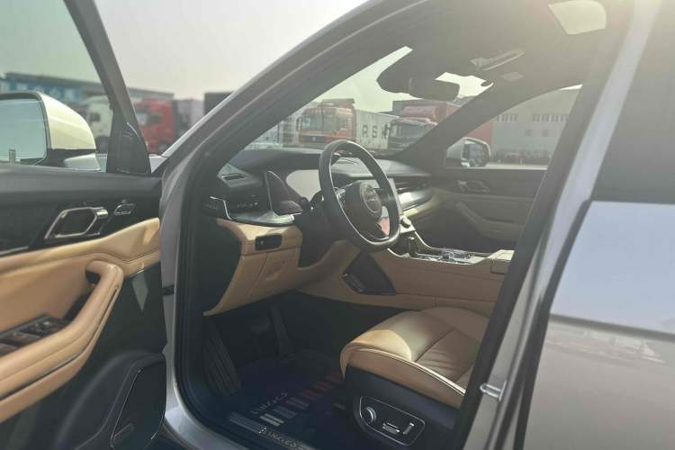Used Lynk & Co 09 EM-P 2021 2.0T PHEV Halo Six-Seater Interior 2