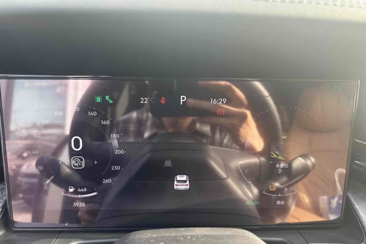 Used Lynk & Co 09 EM-P 2021 2.0T PHEV Halo Six-Seater Odometer Close Up