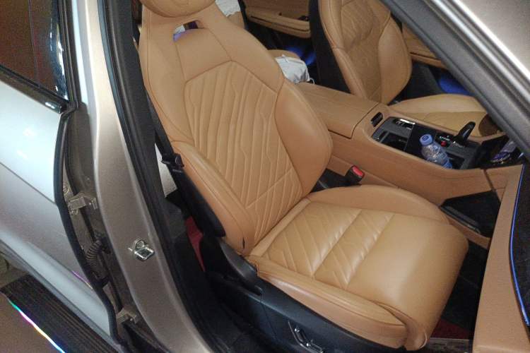 Used Lynk & Co 09 EM-P 2021 2.0T PHEV Ultra Six-Seater Right Front Seat