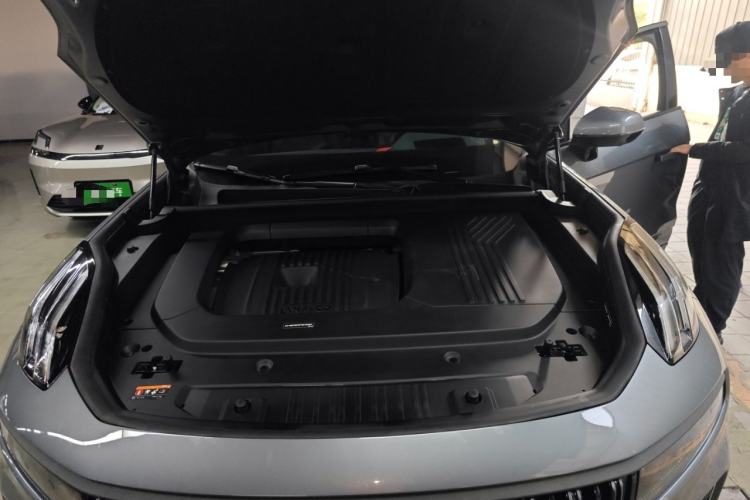 Used Lynk & Co 09 EM-P 2021 2.0T PHEV Halo Six-Seater Engine Bay