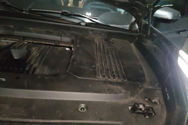 Used Lynk & Co 09 EM-P 2021 2.0T PHEV Halo Six-Seater Engine Bay Left