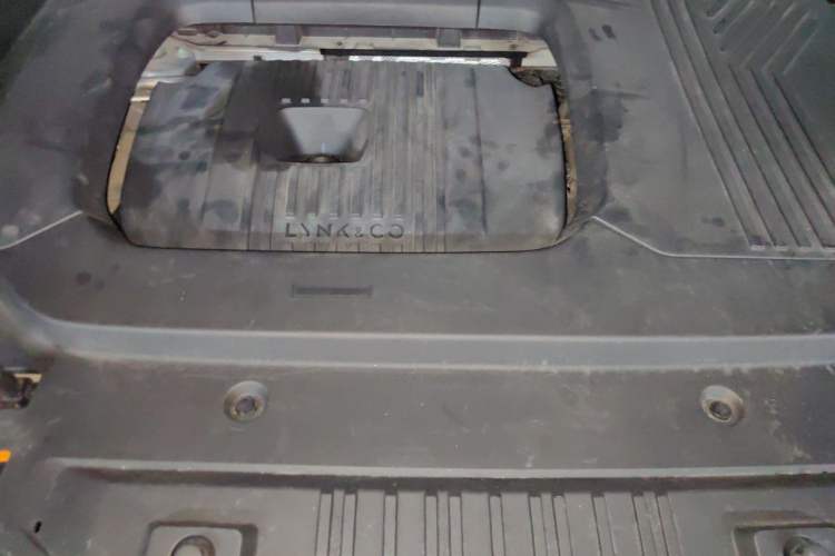Used Lynk & Co 09 EM-P 2021 2.0T PHEV Halo Six-Seater Engine Bay
