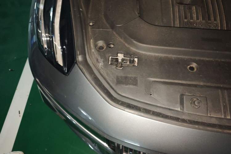 Used Lynk & Co 09 EM-P 2021 2.0T PHEV Halo Six-Seater Engine Bay Right