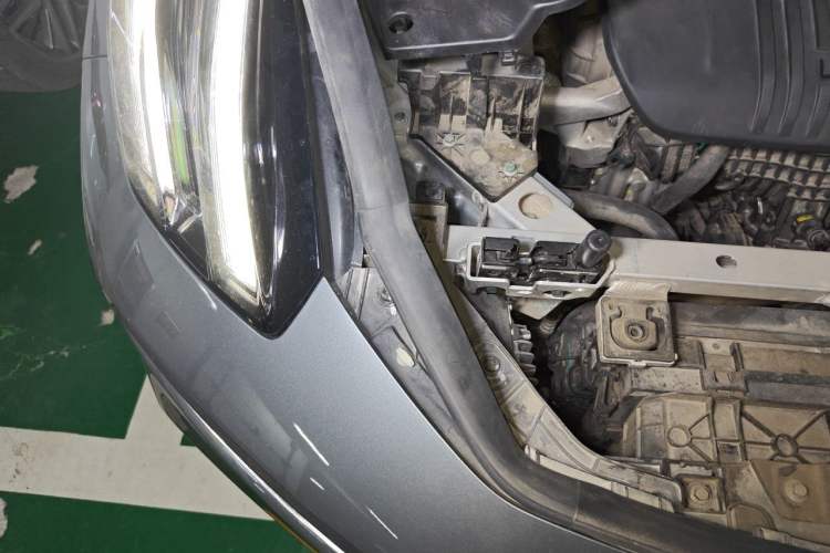 Used Lynk & Co 09 EM-P 2021 2.0T PHEV Halo Six-Seater Engine Bay Right