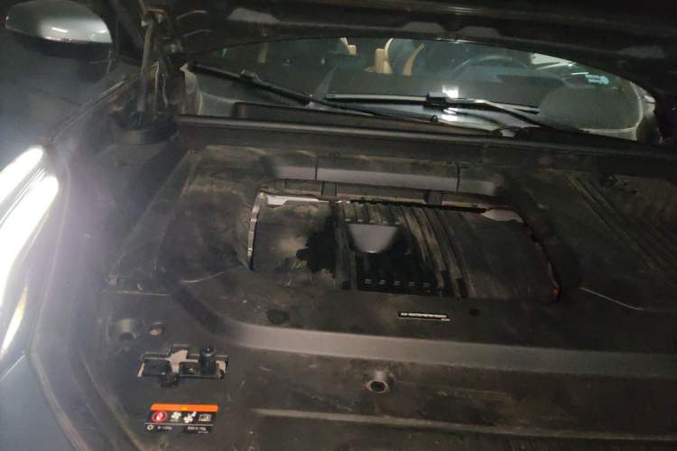 Used Lynk & Co 09 EM-P 2021 2.0T PHEV Halo Six-Seater Engine Bay Right