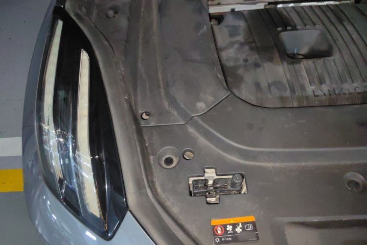 Used Lynk & Co 09 EM-P 2021 2.0T PHEV Halo Six-Seater Engine Bay Right