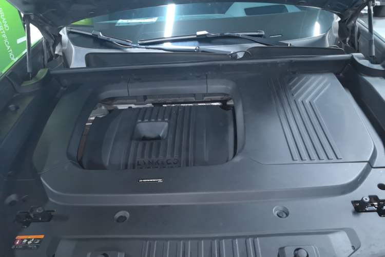 Used Lynk & Co 09 EM-P 2021 2.0T PHEV Halo Six-Seater Engine Bay