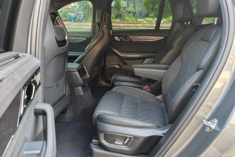 Used Lynk & Co 09 EM-P 2021 2.0T PHEV Halo Six-Seater Exterior 5