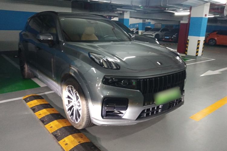 Used Lynk & Co 09 EM-P 2021 2.0T PHEV Halo Six-Seater Front Right 45 Deg