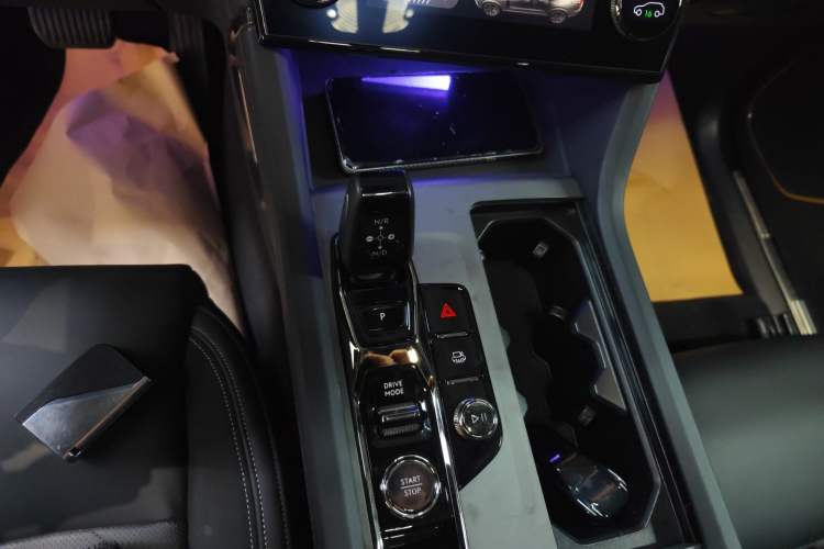 Used Lynk & Co 09 EM-P 2021 2.0T PHEV Halo Six-Seater Gear Lever