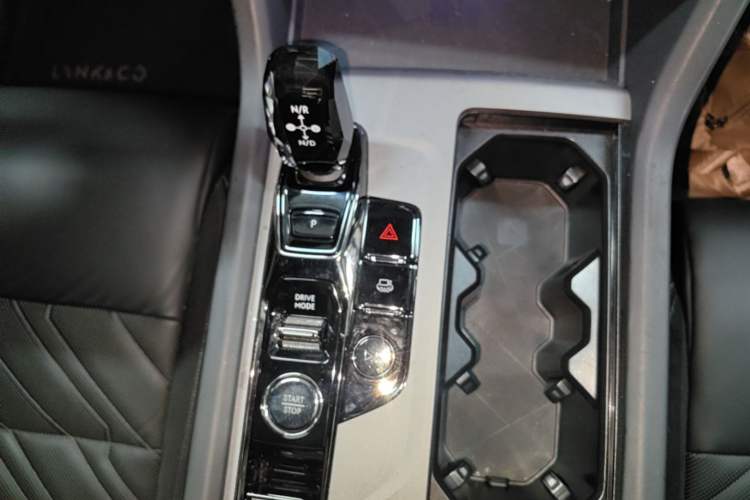 Used Lynk & Co 09 EM-P 2021 2.0T PHEV Halo Six-Seater Gear Lever