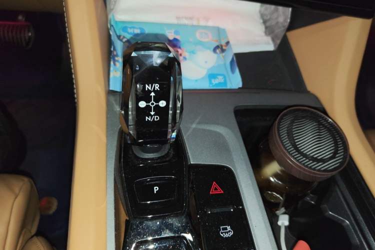 Used Lynk & Co 09 EM-P 2021 2.0T PHEV Halo Six-Seater Gear Lever