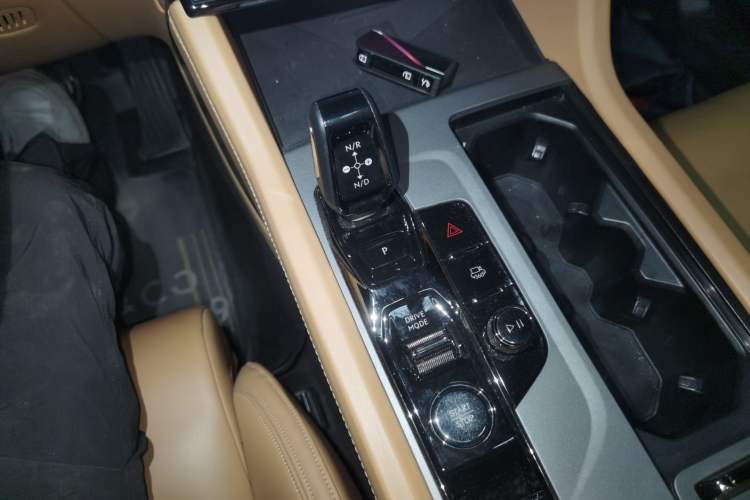 Used Lynk & Co 09 EM-P 2021 2.0T PHEV Ultra Six-Seater Gear Lever