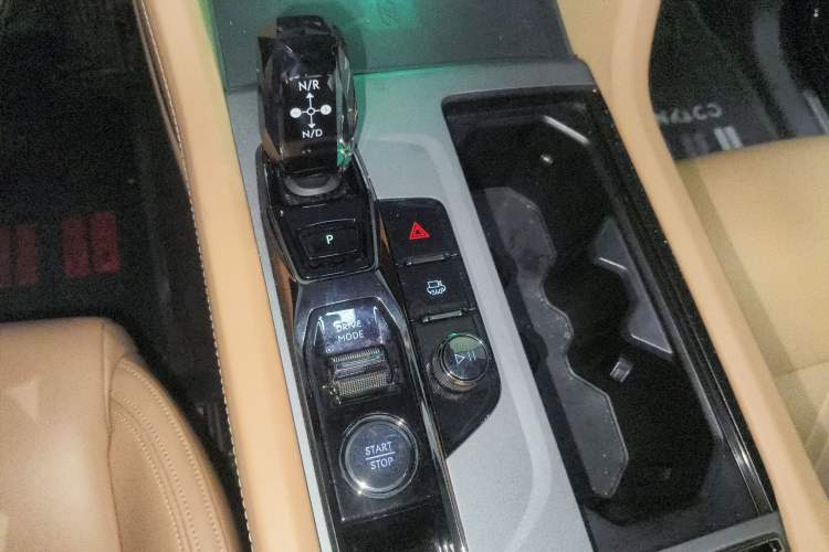 Used Lynk & Co 09 EM-P 2021 2.0T PHEV Halo Six-Seater Gear Lever
