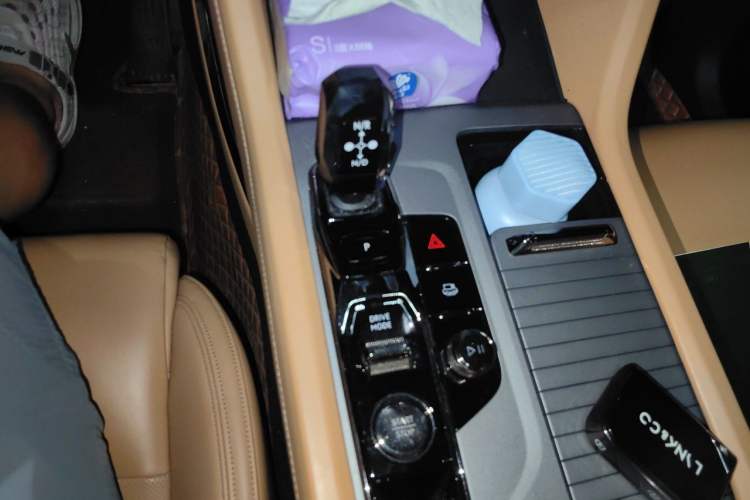 Used Lynk & Co 09 EM-P 2021 2.0T PHEV Halo Six-Seater Gear Lever