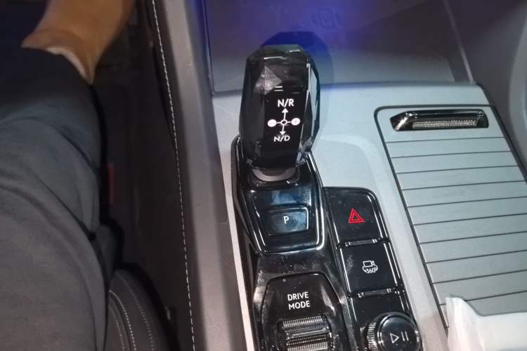 Used Lynk & Co 09 EM-P 2021 2.0T PHEV Halo Six-Seater Gear Lever