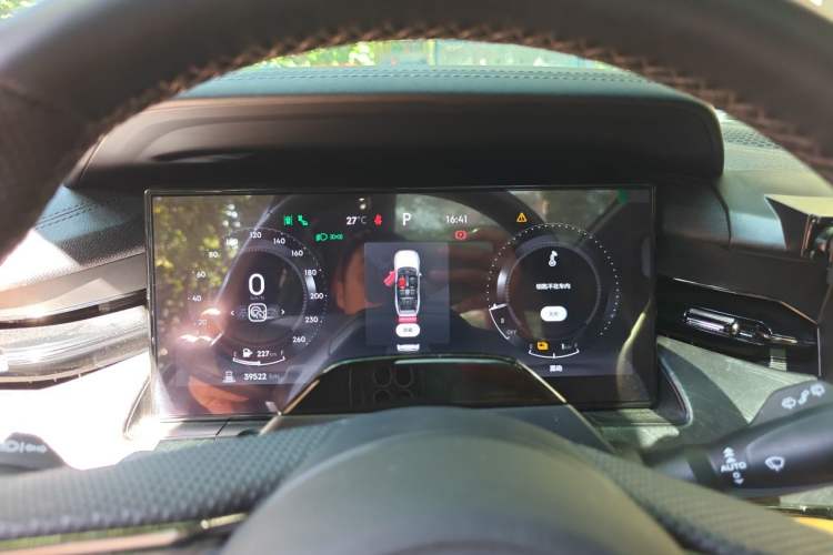 Used Lynk & Co 09 EM-P 2021 2.0T PHEV Halo Six-Seater Instrument Cluster