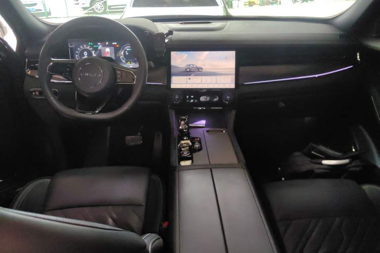 Used Lynk & Co 09 EM-P 2021 2.0T PHEV Halo Six-Seater Interior 2