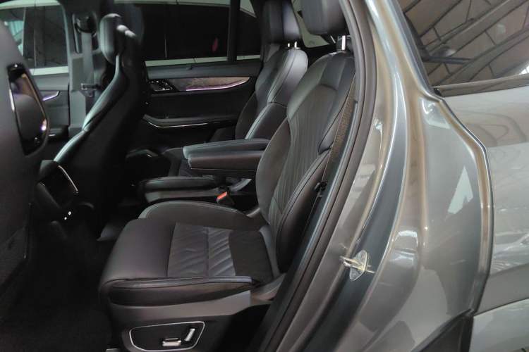 Used Lynk & Co 09 EM-P 2021 2.0T PHEV Halo Six-Seater Interior 4