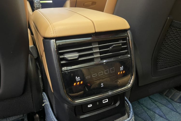 Used Lynk & Co 09 EM-P 2021 2.0T PHEV Halo Six-Seater Interior 6