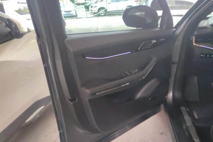 Used Lynk & Co 09 EM-P 2021 2.0T PHEV Halo Six-Seater Interior 7