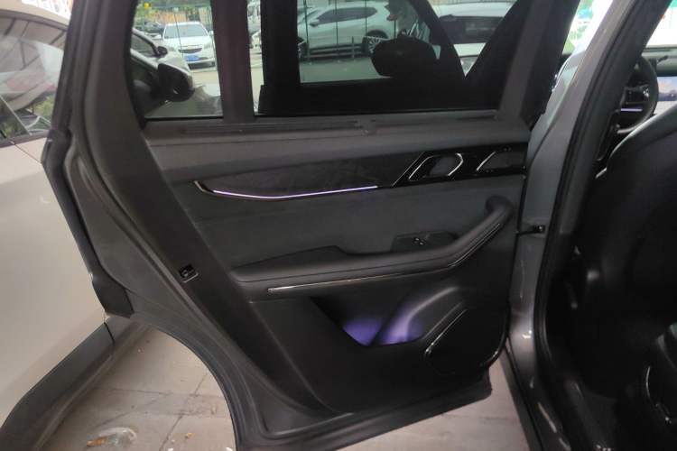 Used Lynk & Co 09 EM-P 2021 2.0T PHEV Halo Six-Seater Interior 8