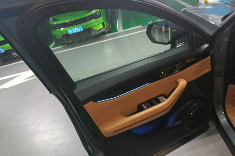 Used Lynk & Co 09 EM-P 2021 2.0T PHEV Halo Six-Seater Left Front Door Interior