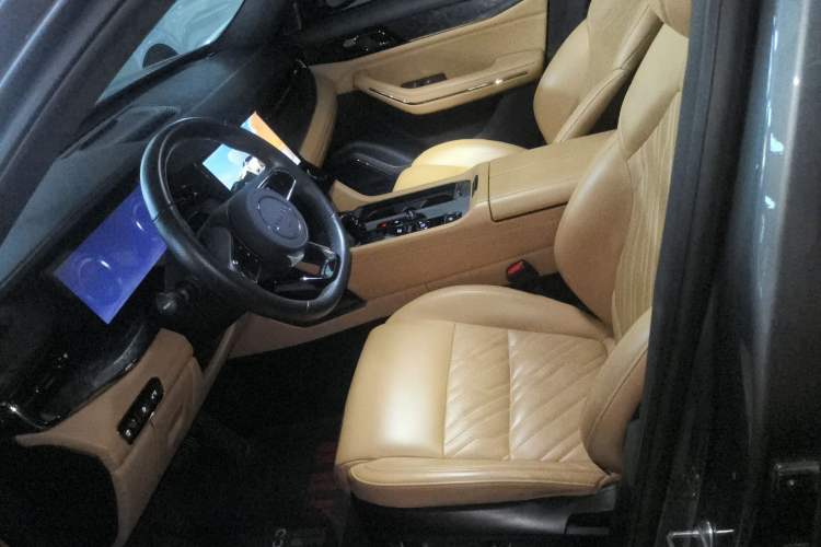 Used Lynk & Co 09 EM-P 2021 2.0T PHEV Halo Six-Seater Left Front Seat