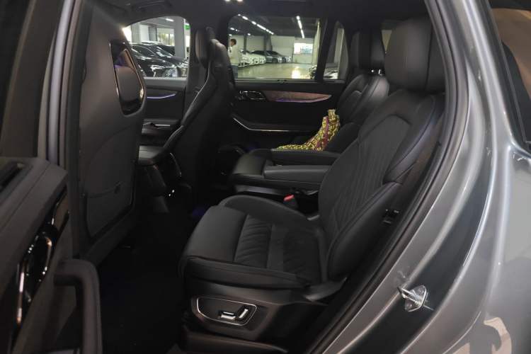 Used Lynk & Co 09 EM-P 2021 2.0T PHEV Halo Six-Seater Left Rear Seat