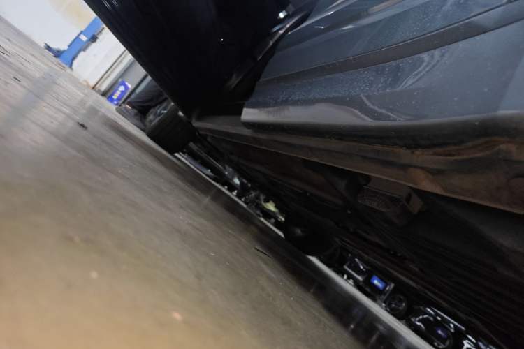 Used Lynk & Co 09 EM-P 2021 2.0T PHEV Halo Six-Seater Left Side Sill