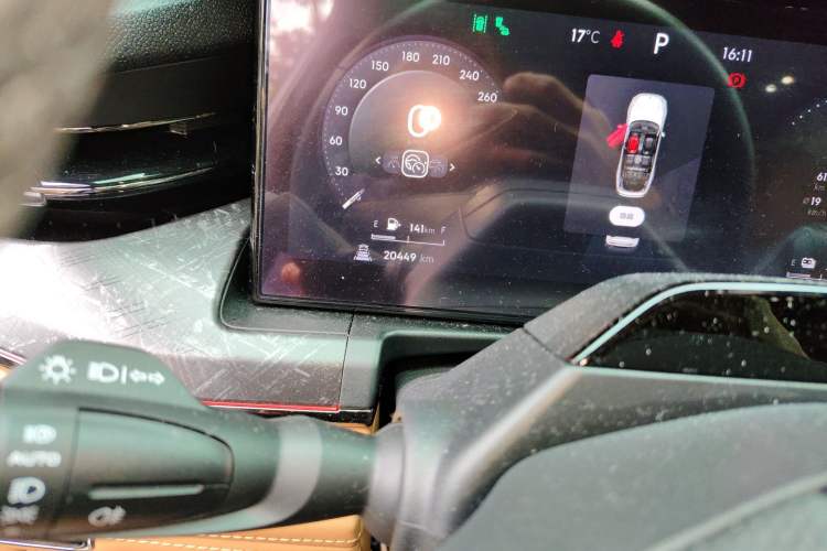 Used Lynk & Co 09 EM-P 2021 2.0T PHEV Halo Six-Seater Odometer Close Up
