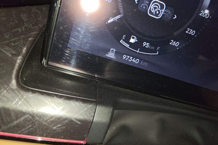 Used Lynk & Co 09 EM-P 2021 2.0T PHEV Halo Six-Seater Odometer Close Up
