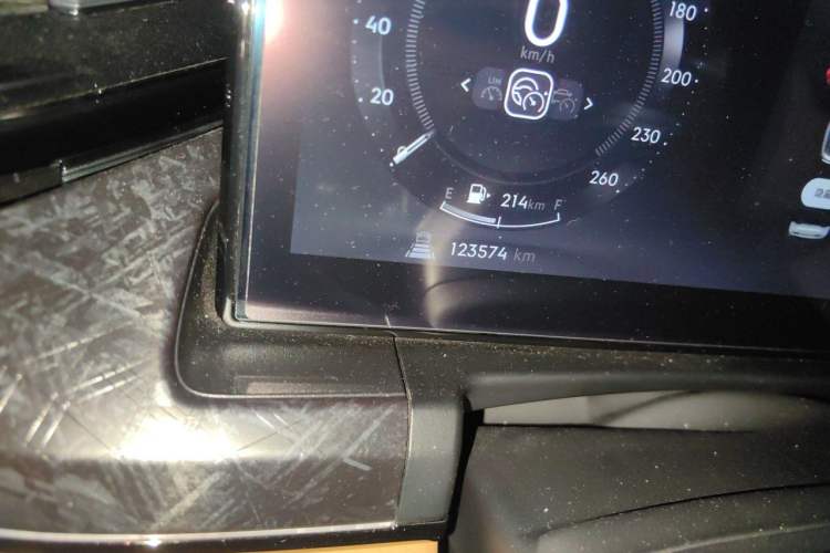 Used Lynk & Co 09 EM-P 2021 2.0T PHEV Halo Six-Seater Odometer Close Up