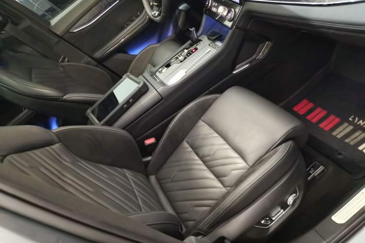 Used Lynk & Co 09 EM-P 2021 2.0T PHEV Halo Seven-Seater Right Front Seat