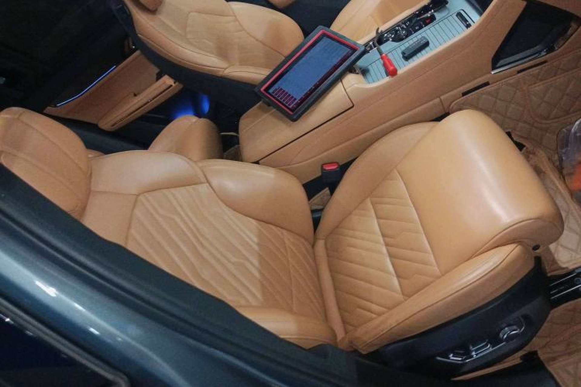 Used Lynk & Co 09 EM-P 2021 2.0T PHEV Halo Six-Seater Right Front Seat