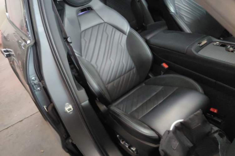 Used Lynk & Co 09 EM-P 2021 2.0T PHEV Halo Six-Seater Right Front Seat