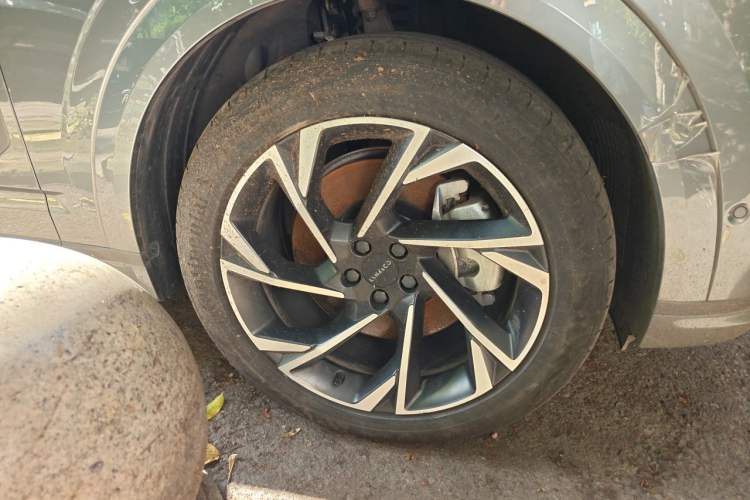 Used Lynk & Co 09 EM-P 2021 2.0T PHEV Halo Six-Seater Right Front Wheel Hub