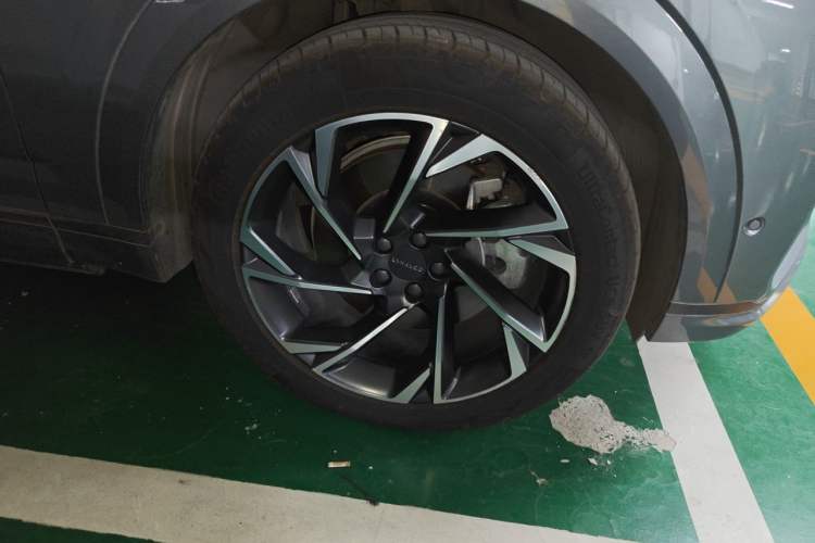 Used Lynk & Co 09 EM-P 2021 2.0T PHEV Halo Six-Seater Right Front Wheel Hub
