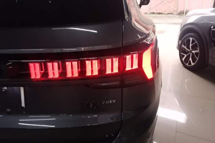 Used Lynk & Co 09 EM-P 2021 2.0T PHEV Halo Six-Seater Right Rear Taillight