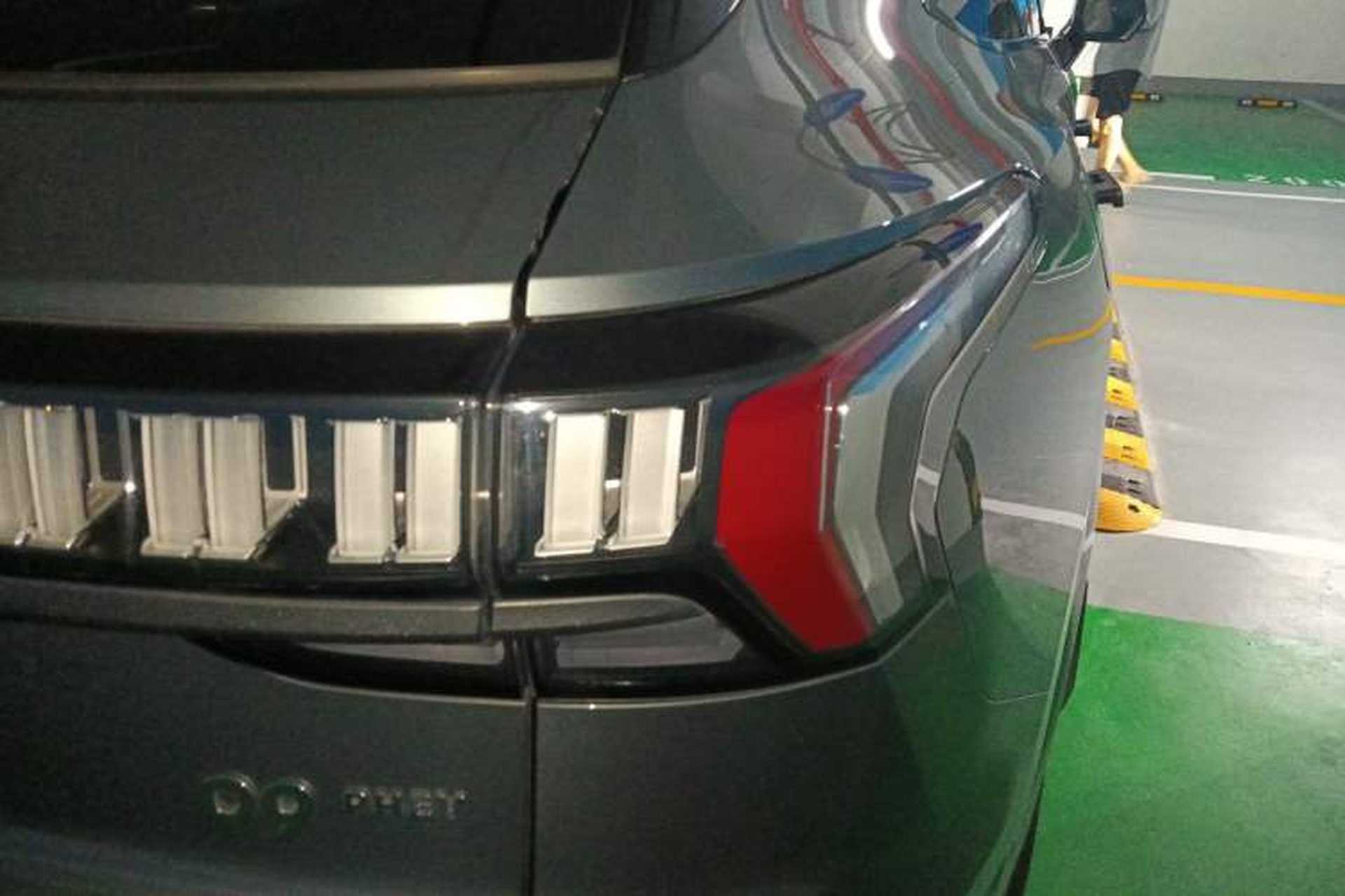 Used Lynk & Co 09 EM-P 2021 2.0T PHEV Halo Six-Seater Right Rear Taillight