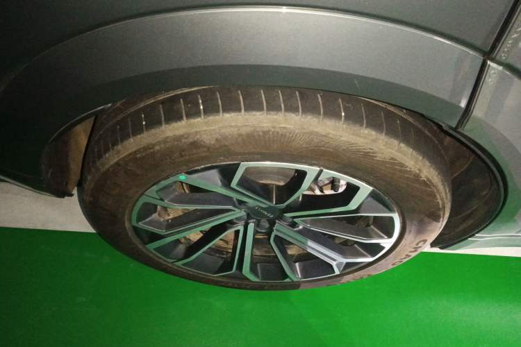 Used Lynk & Co 09 EM-P 2021 2.0T PHEV Halo Six-Seater Right Rear Wheel Hub