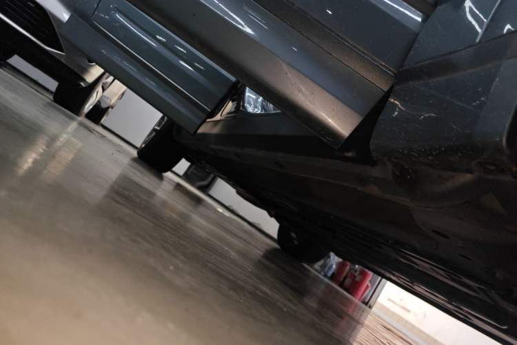 Used Lynk & Co 09 EM-P 2021 2.0T PHEV Halo Six-Seater Right Side Sill